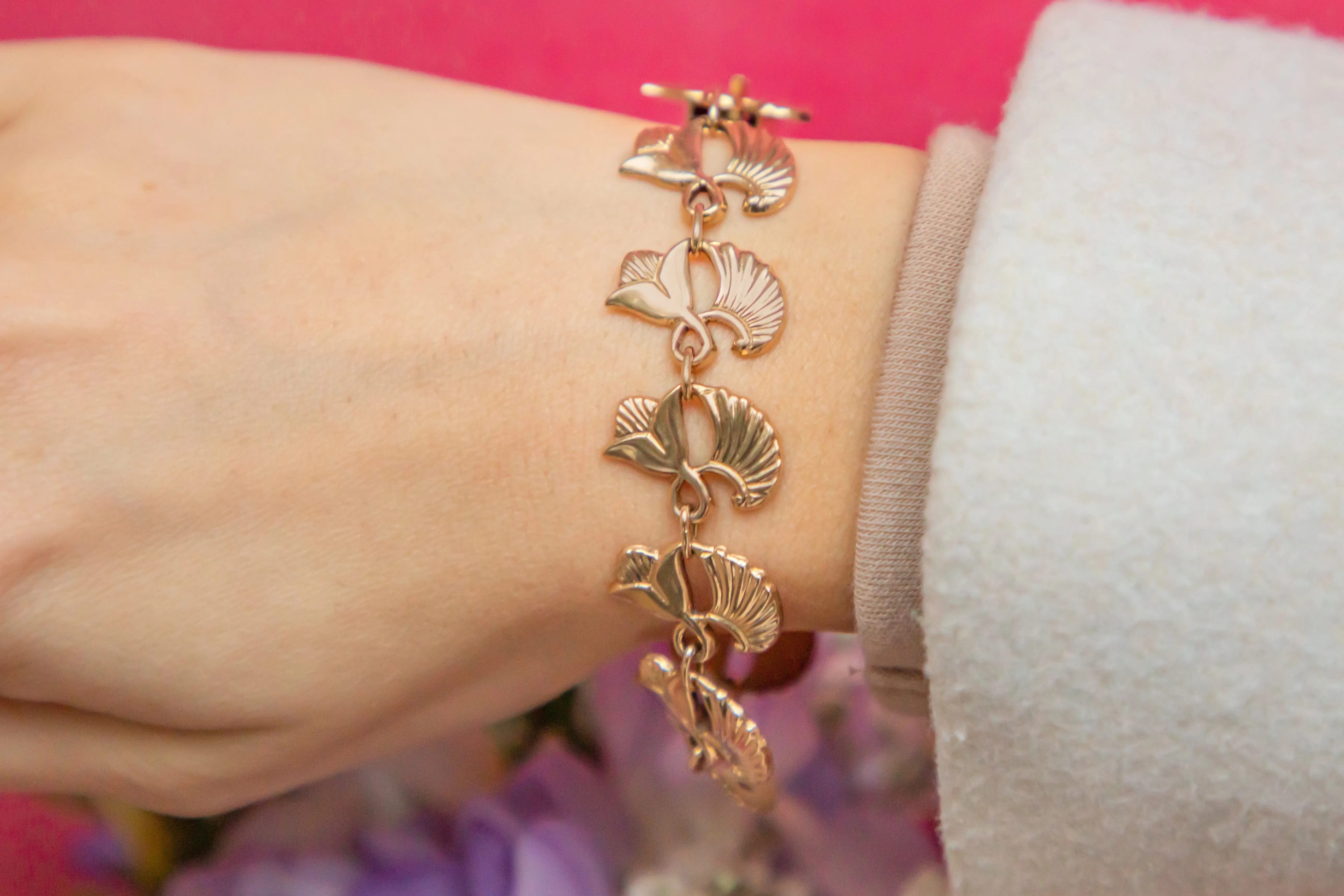 6.5" 9ct Gold Flower Link Bracelet, 23.5g