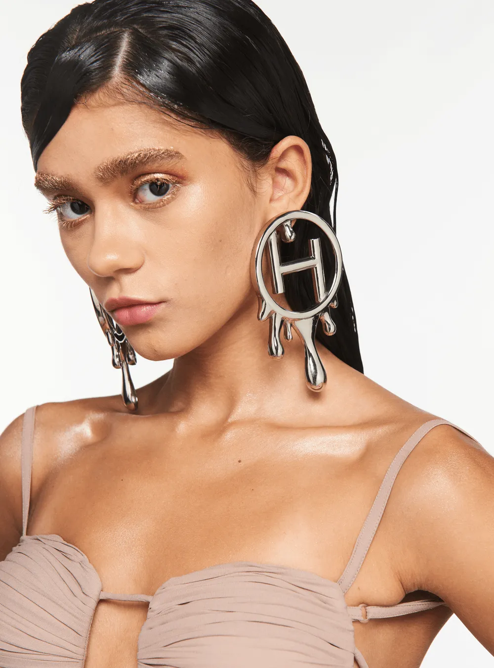 Alaya F Wearing Drip OH Midi Earrings In Silver Finish