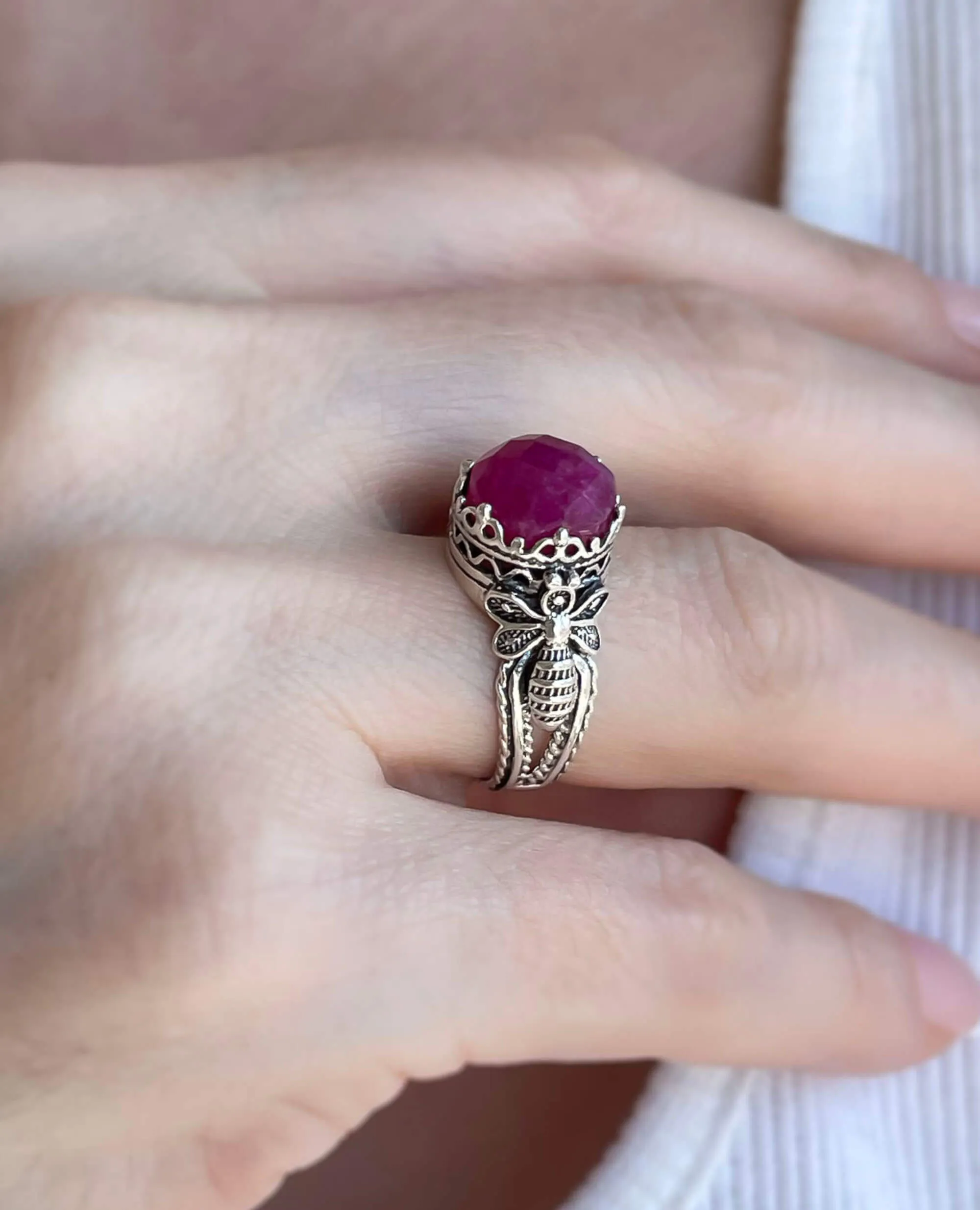 Bee Detailed Ruby Corundum Gemstone Filigree Art Women Silver Cocktail