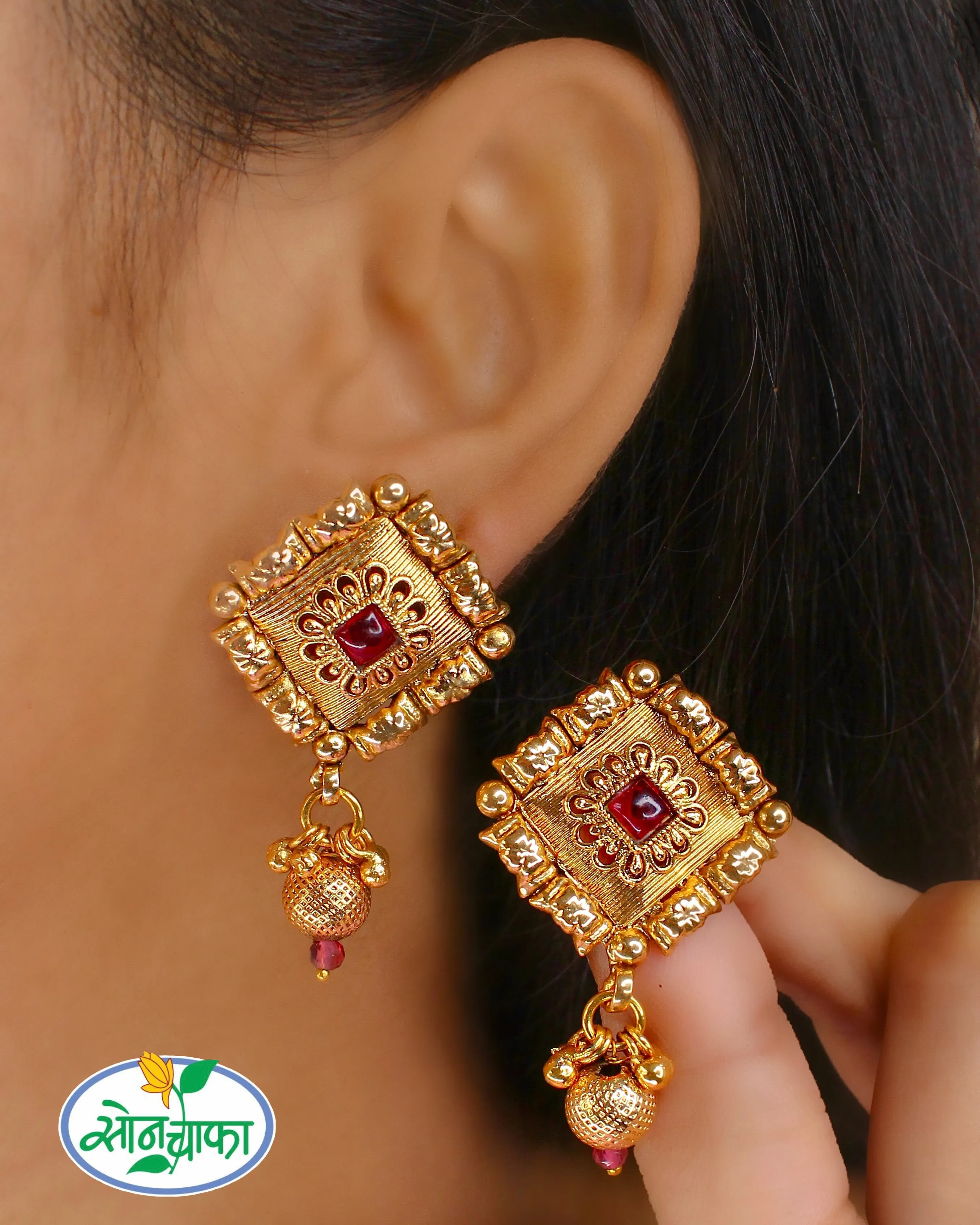 CHARMING SQUARE DESIGNER EARRINGS