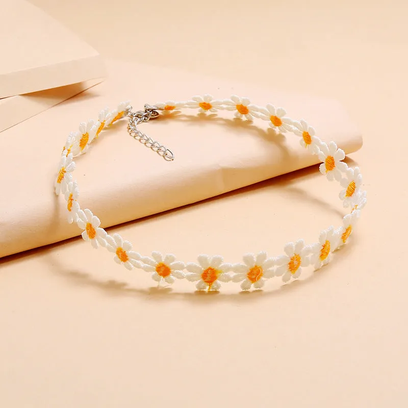 Daisy Lace Collar