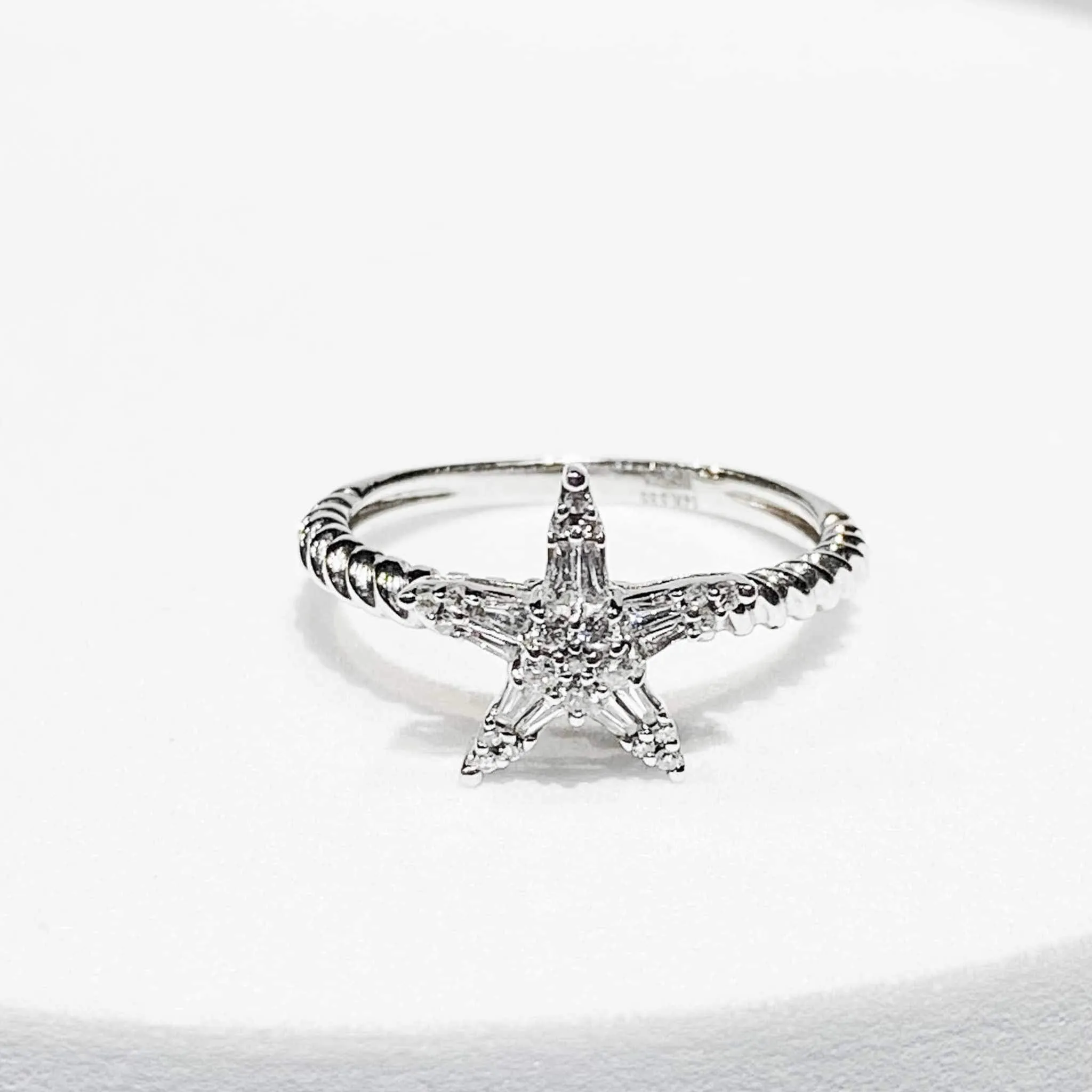 #LVNA2024 | Classic Star Deco Diamond Ring 14kt