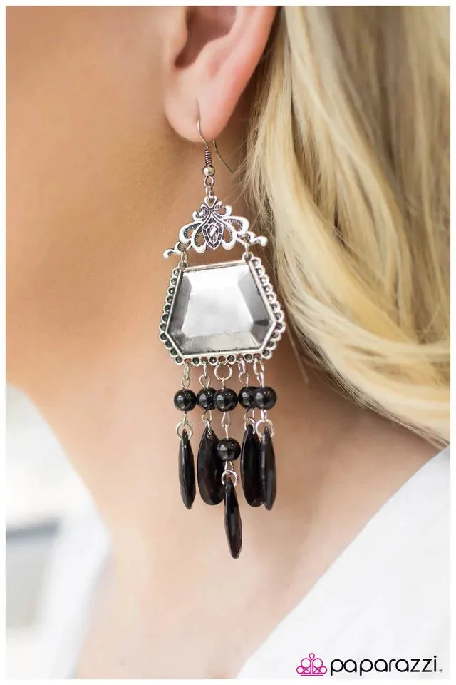 Paparazzi Earring ~ The Royal Treatment - Black