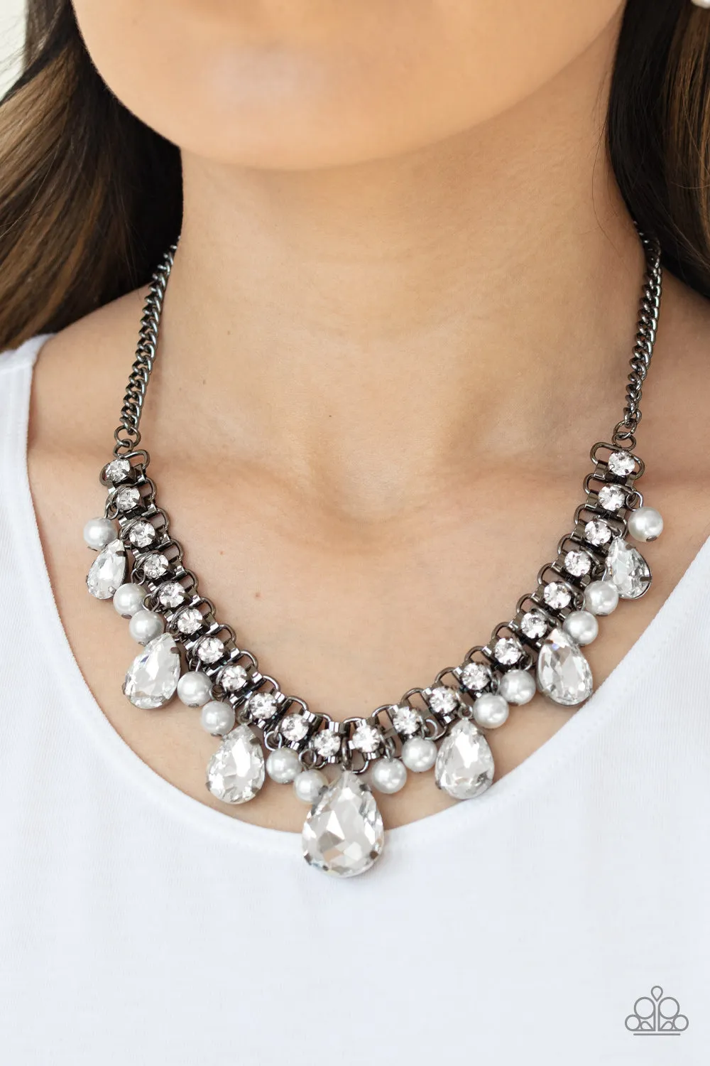 PAPARAZZI Knockout Queen - Black NECKLACES