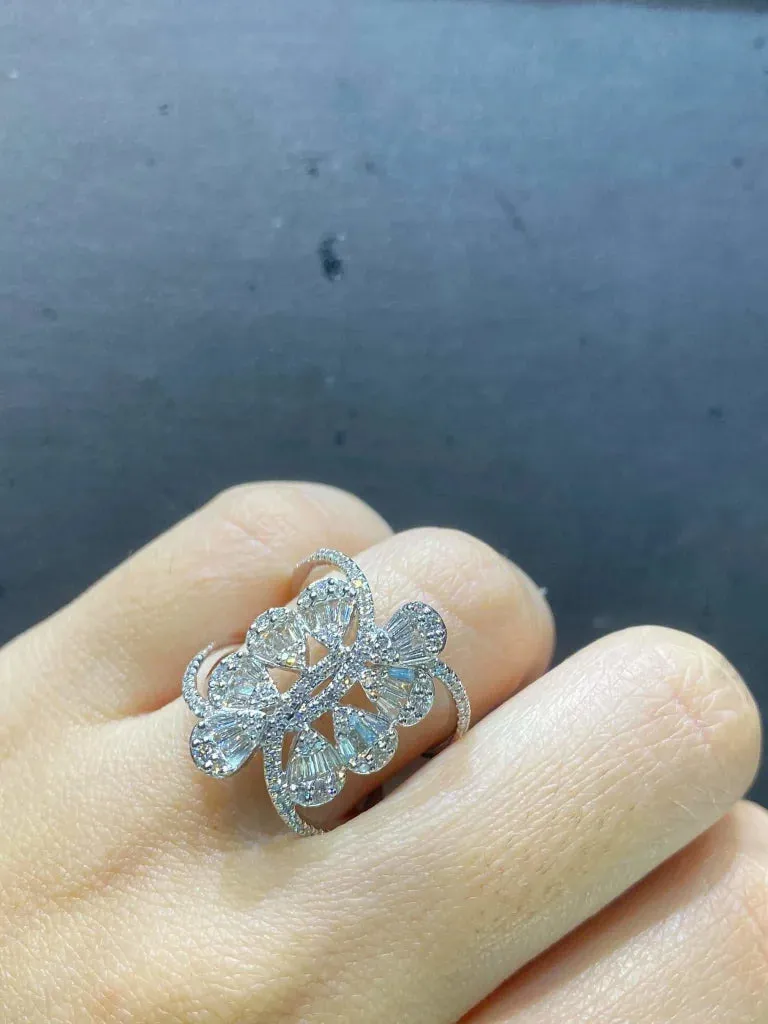 PREORDER | Cluster Shape Statement Diamond Ring 14kt