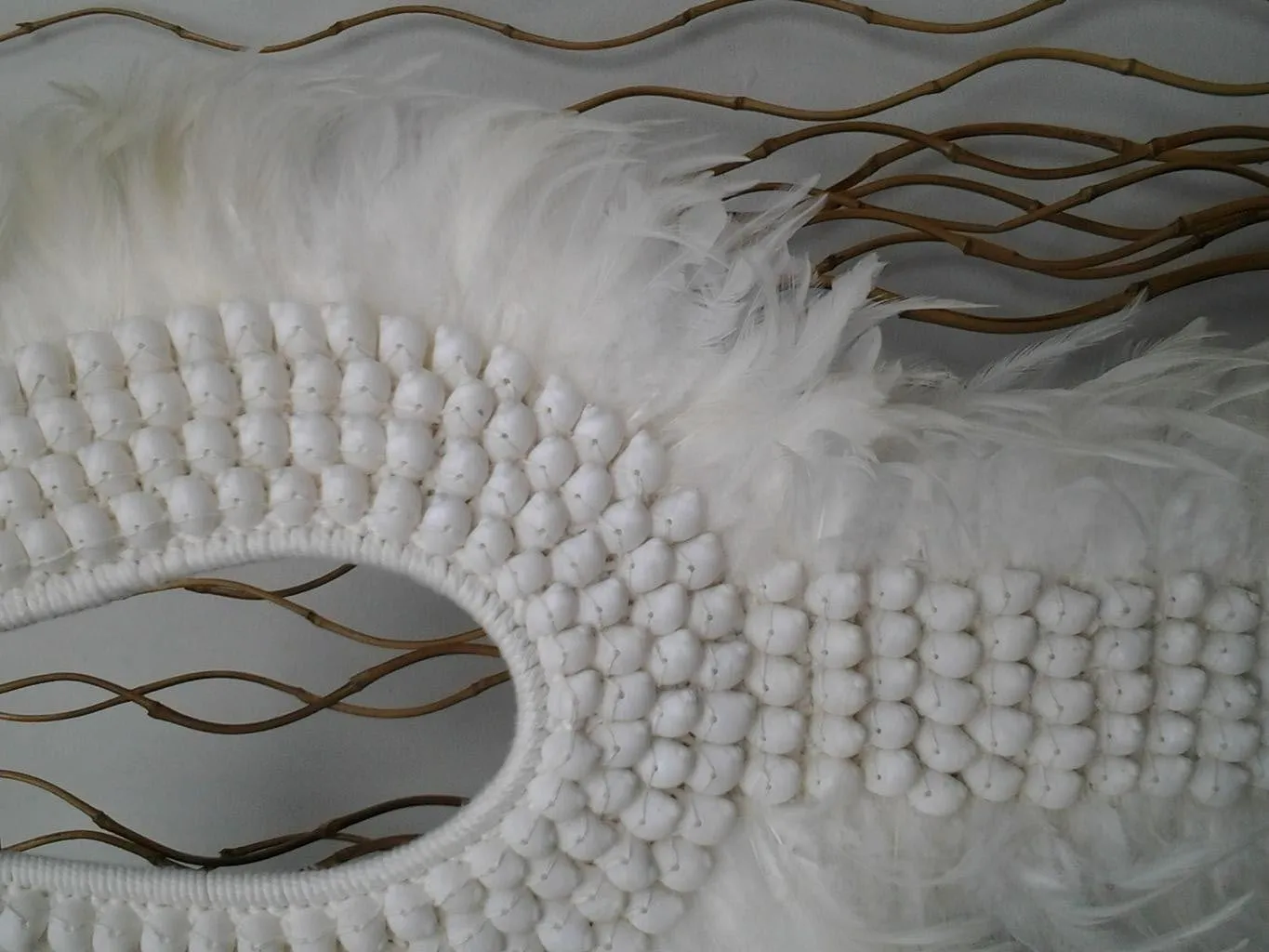 Stunning  Big Papua Native Warrior necklace Full white Feathers and shells